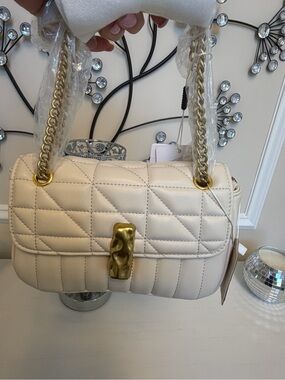 Quilted Cream Shoulder Bag with Gold Chain and Sculpted Clasp